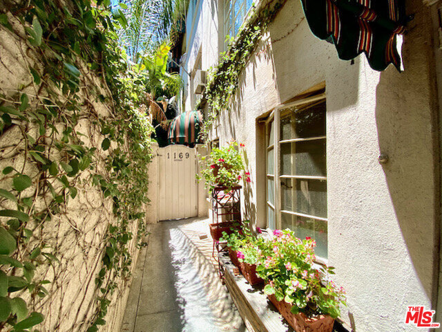 Primary Photo - 1169 Hacienda Pl