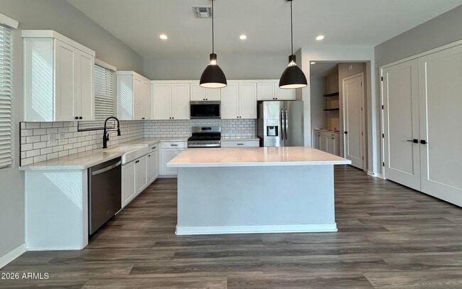 Foto del edificio - 10151 E Thunderbolt Ave