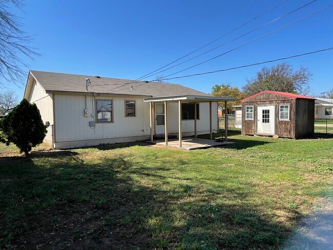 Building Photo - 822 E Riverside Ave