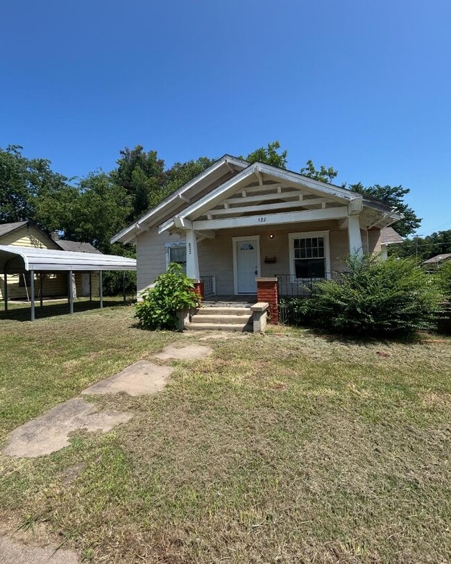 Building Photo - 522 E Maple St