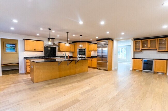 Building Photo - 6832 122nd Ave NE