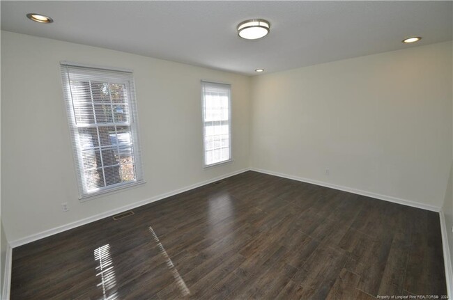 Foto del edificio - 402 SW Maynard Rd