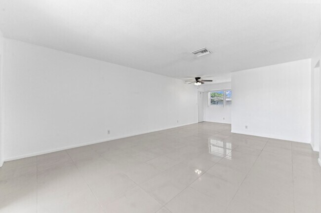 Foto del edificio - 2755 NE 28th Ave