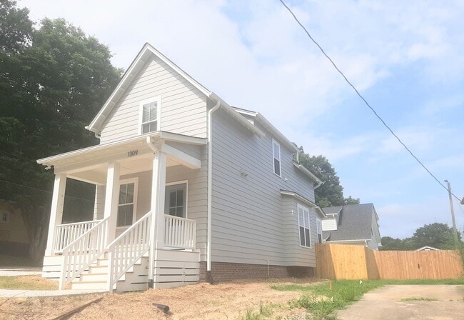 Building Photo - Beautiful 3 Bedroom, 3 Bathroom New Constr...