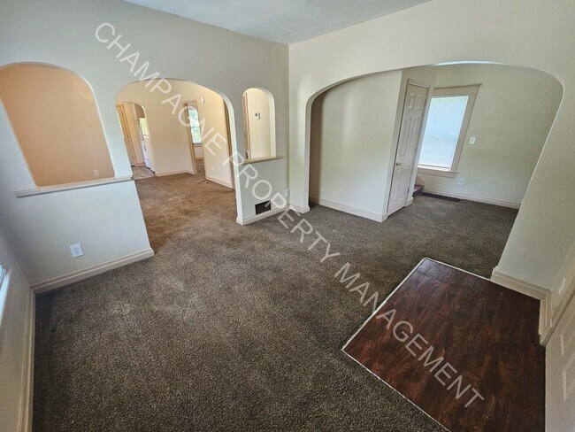 Foto del edificio - Charming 3-Bedroom Home with Covered Front...
