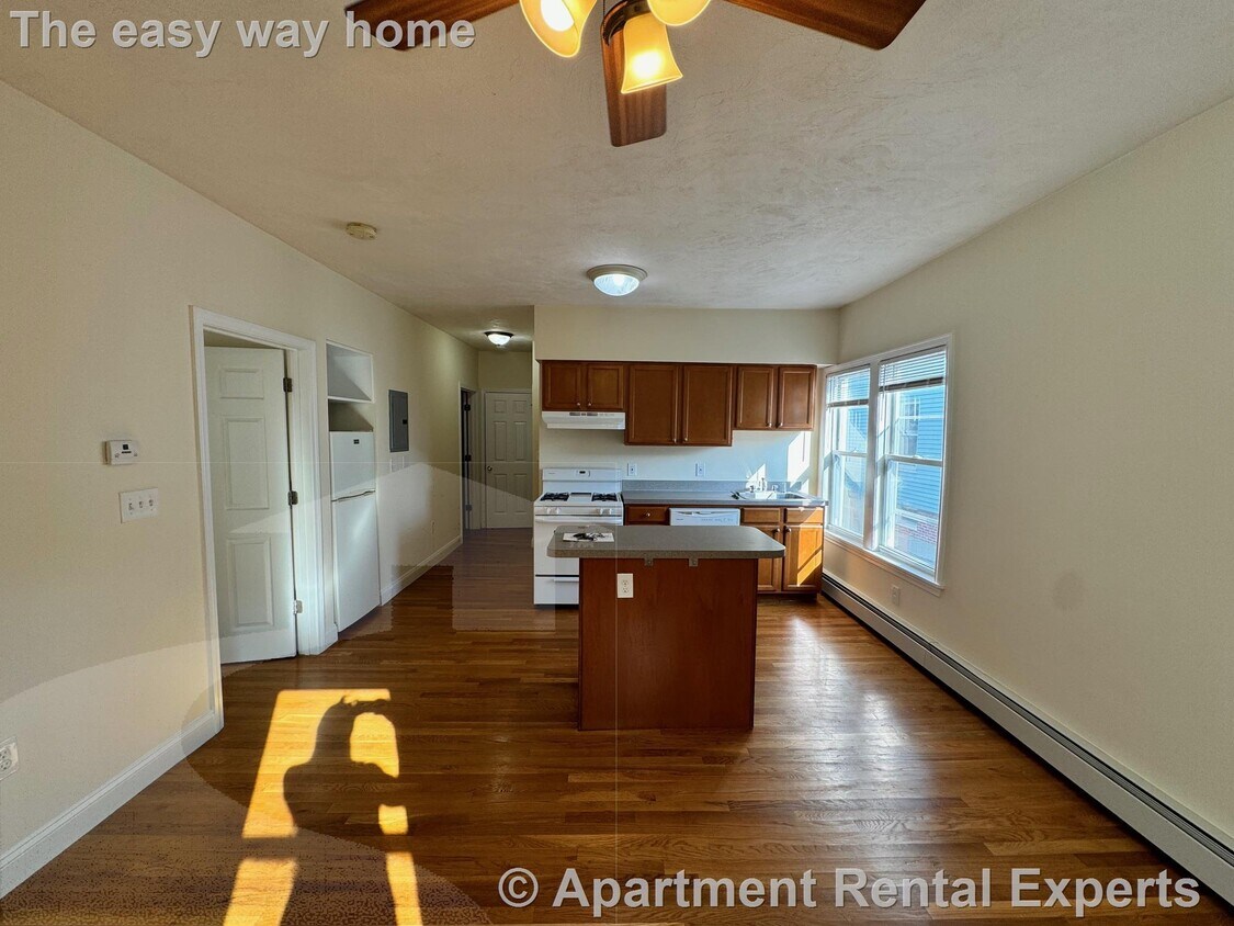 Foto principal - 389 1/2 Columbia St