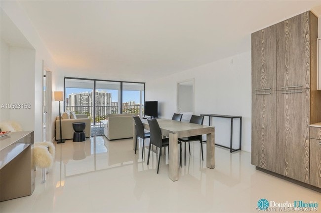 Building Photo - FLAMENCO CONDO-TOWER I