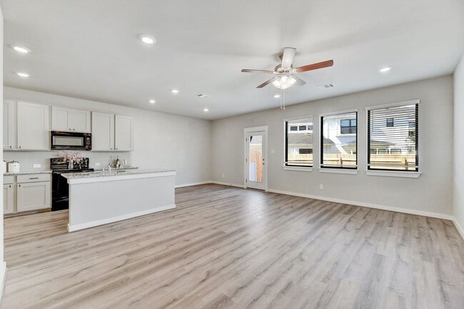 Building Photo - 252 Fieldwood Dr