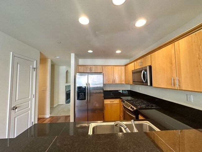Building Photo - ***$250 OFF 1ST MONTHS RENT!!!!*** Beautif...