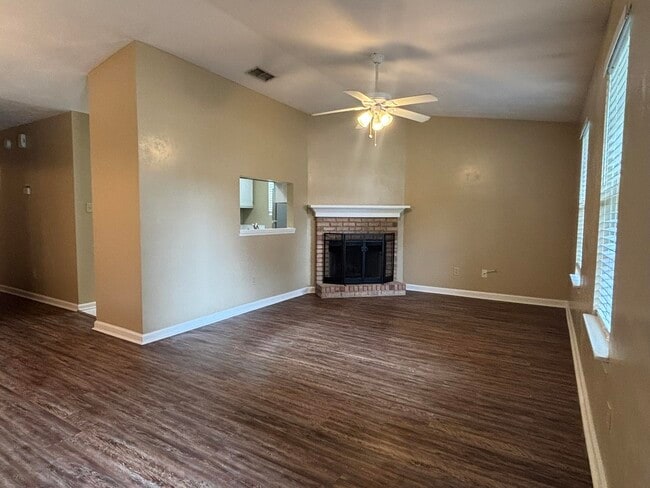Foto del edificio - 447 Richview Park Cir W
