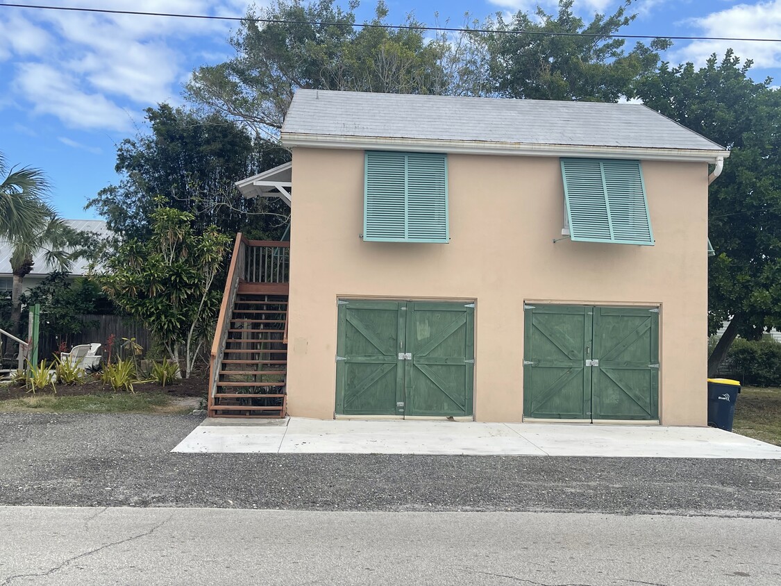 One car garage with locks on two entrances - 507 SE High School Ave