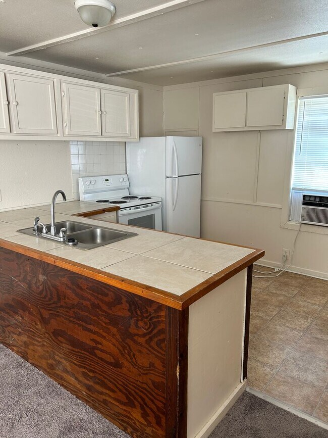 Foto del edificio - 2 bedroom 1 bath Charming  Mobile Home Mar...