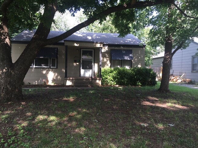 Building Photo - 1117 S Walnut St