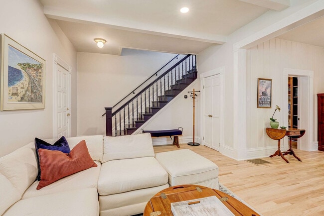 Building Photo - 2105 S Fillmore St