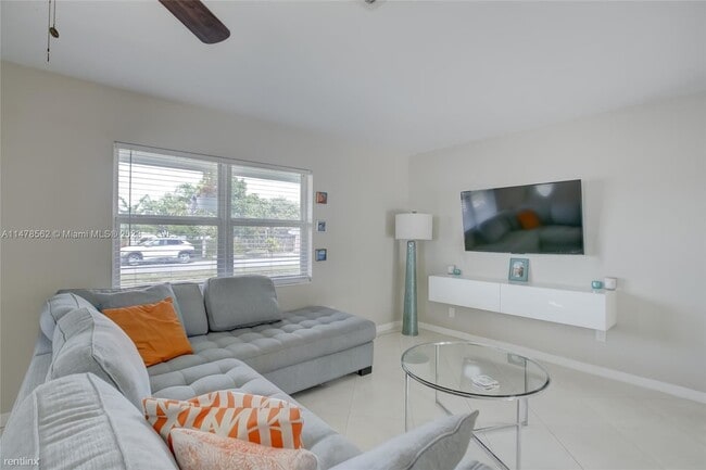 Building Photo - 3 br, 2 bath House - 144 NE 205th Ter  2 B...
