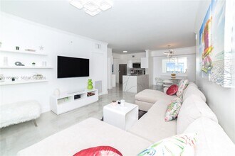 Building Photo - 17150 N Bay Rd