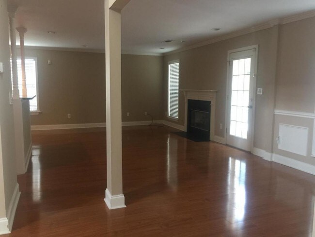 Building Photo - 1306 Glynview Cir