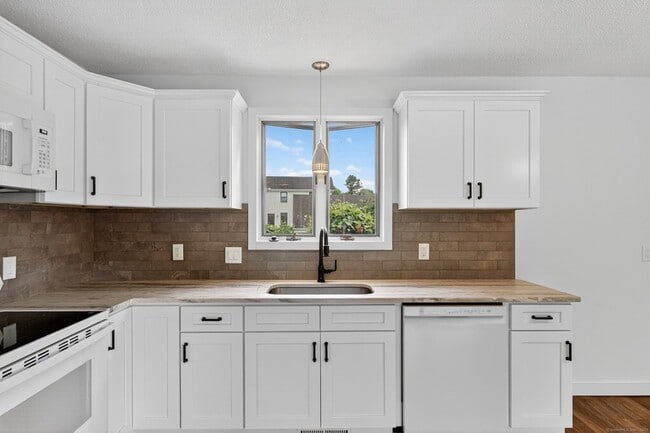 Building Photo - 249 Addison Rd