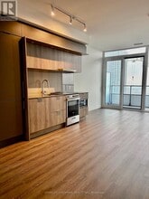 Building Photo - 448 Burnhamthorpe Rd W