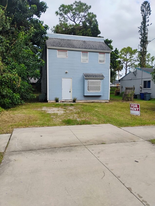 Photo - 538 State St (North Fort Myers, FL)
