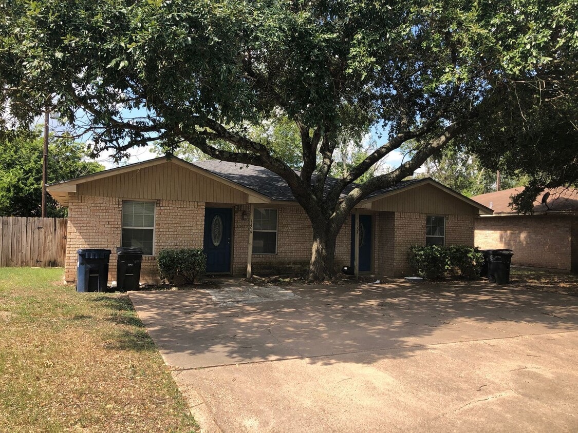 College Station - 2 Bedroom / 1 Bath Duple... - College Station - 2 Bedroom / 1 Bath Duple...