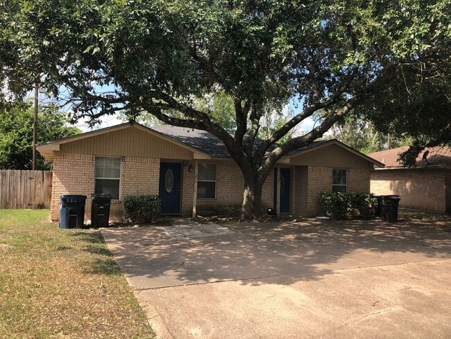 College Station - 2 Bedroom / 1 Bath Duple... - College Station - 2 Bedroom / 1 Bath Duple... House