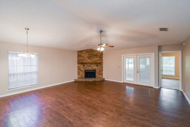 Foto del edificio - 1653 Spring Oaks Ln