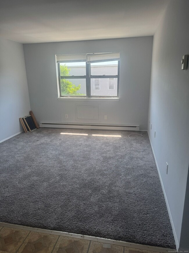 Building Photo - 217 Hollister Ave