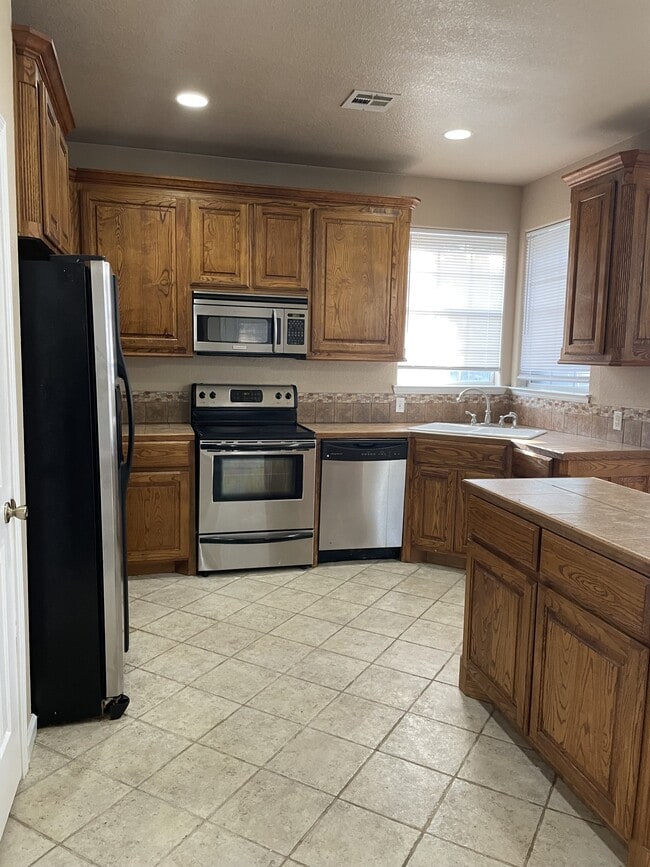 Building Photo - 2500 Westwood Ct