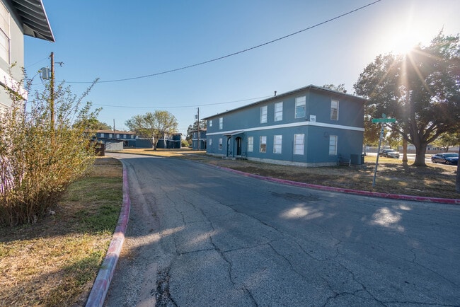 - - Kingsville Pointe
