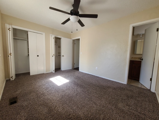 Building Photo - 925 Crown Dr