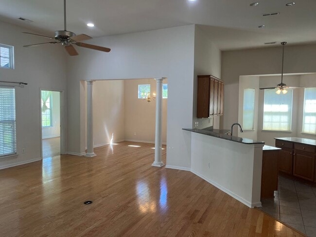 Building Photo - Available now. Great 4BR/3BA Home in Carol...