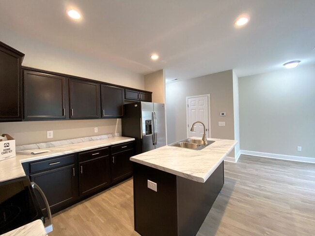 Foto del edificio - 3 Bed, 2.5 Bath in Stonebay Townhomes!