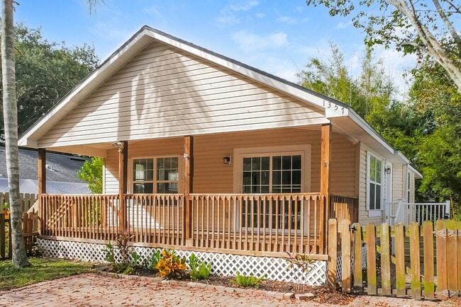 Building Photo - 1357 Mattie St