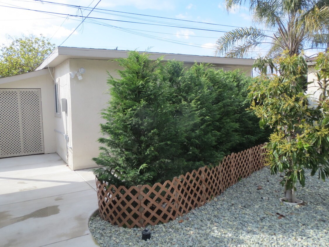 Primary Photo - 1238 S Parton St
