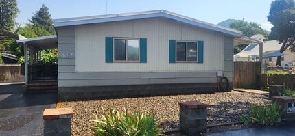 Building Photo - 412 Oak St