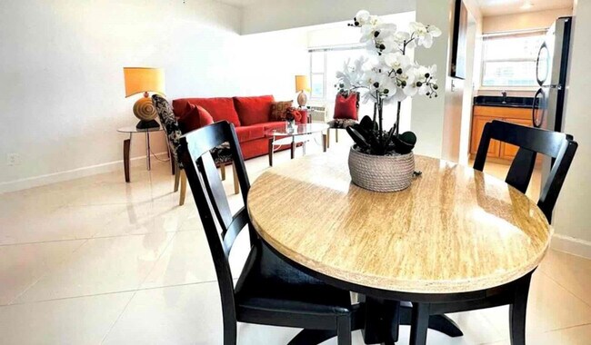 Foto del edificio - 9 N Birch Rd