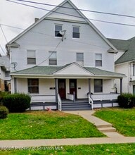 Building Photo - 1220 Schlager St