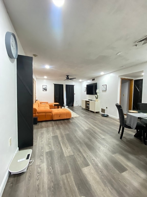 Foto del edificio - 375 Aiken Ave