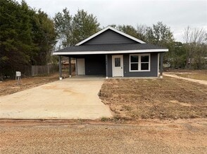 Building Photo - 104 Plumthicket Way