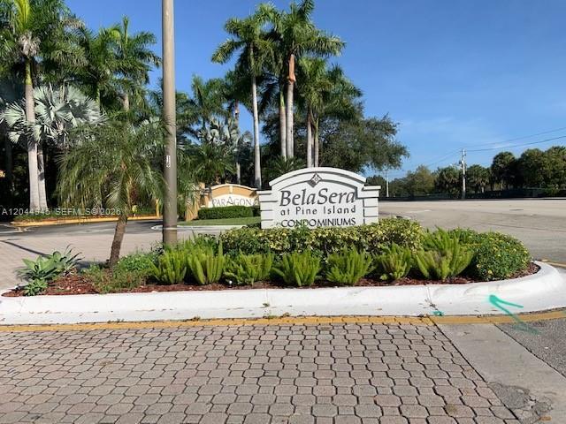 Foto del edificio - 731 N Pine Island Rd