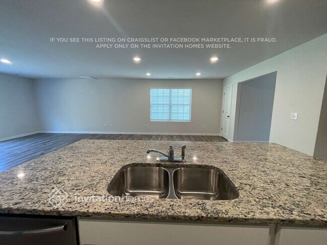 Foto del edificio - 7220 Olive Coast St