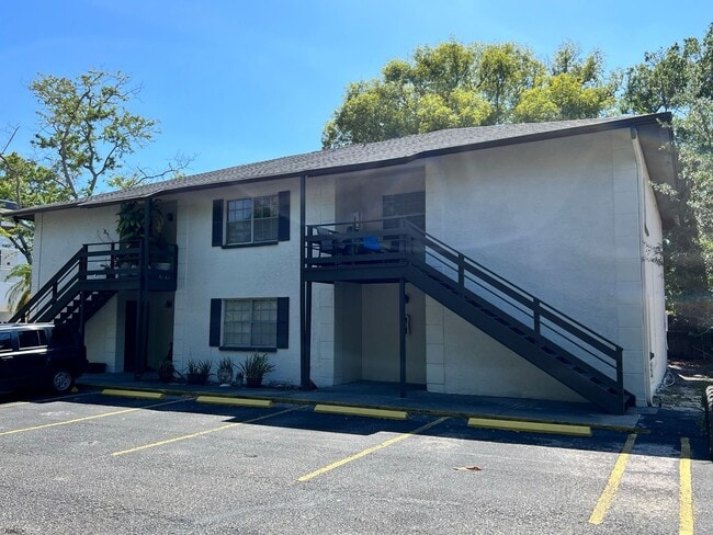 Building Photo - 2411 W Stroud Ave
