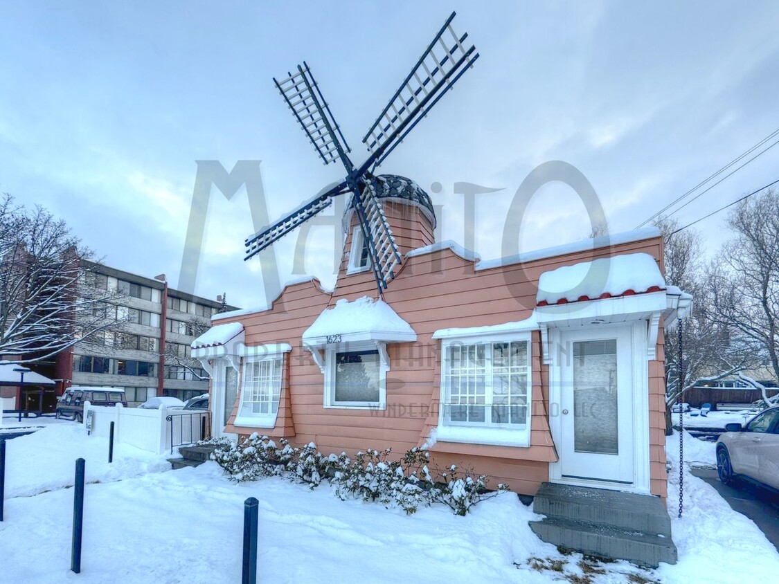 Primary Photo - Spacious Windmill Studio Unit