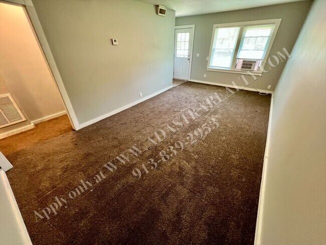 Foto del edificio - Cozy 2 Bed 1 Bath Duplex in OLATHE-Available NOW!!