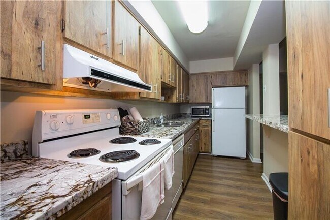 Building Photo - 2141 NE 36th St