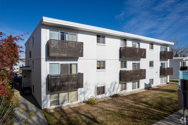Building Photo - Centre Crescent Apartments 2