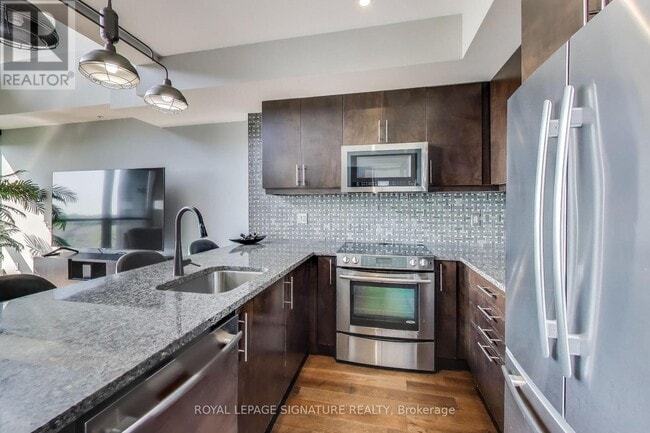 Building Photo - 3170 Erin Mills Pkwy