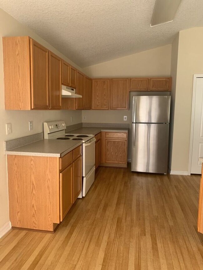 Building Photo - IVY LAKE ESTATES