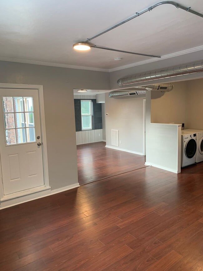 Building Photo - 410 Marlow St